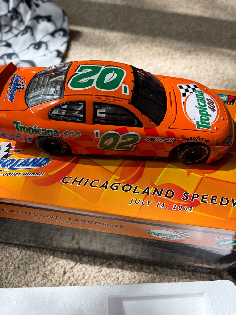 Revell 1/24 Scale 102659 - Dodge
Intrepid R/T #02 Tropicana 400